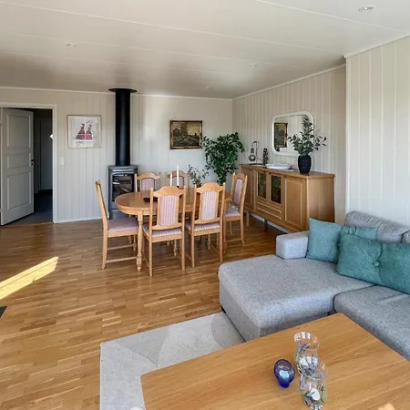 3 Bedroom In بيت للعطل لينغدال