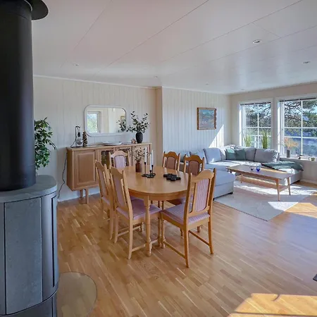 بيت للعطل 3 Bedroom In *